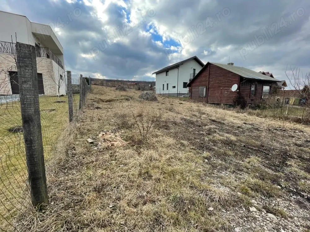 Teren chinteni cu autorizație de construcție!