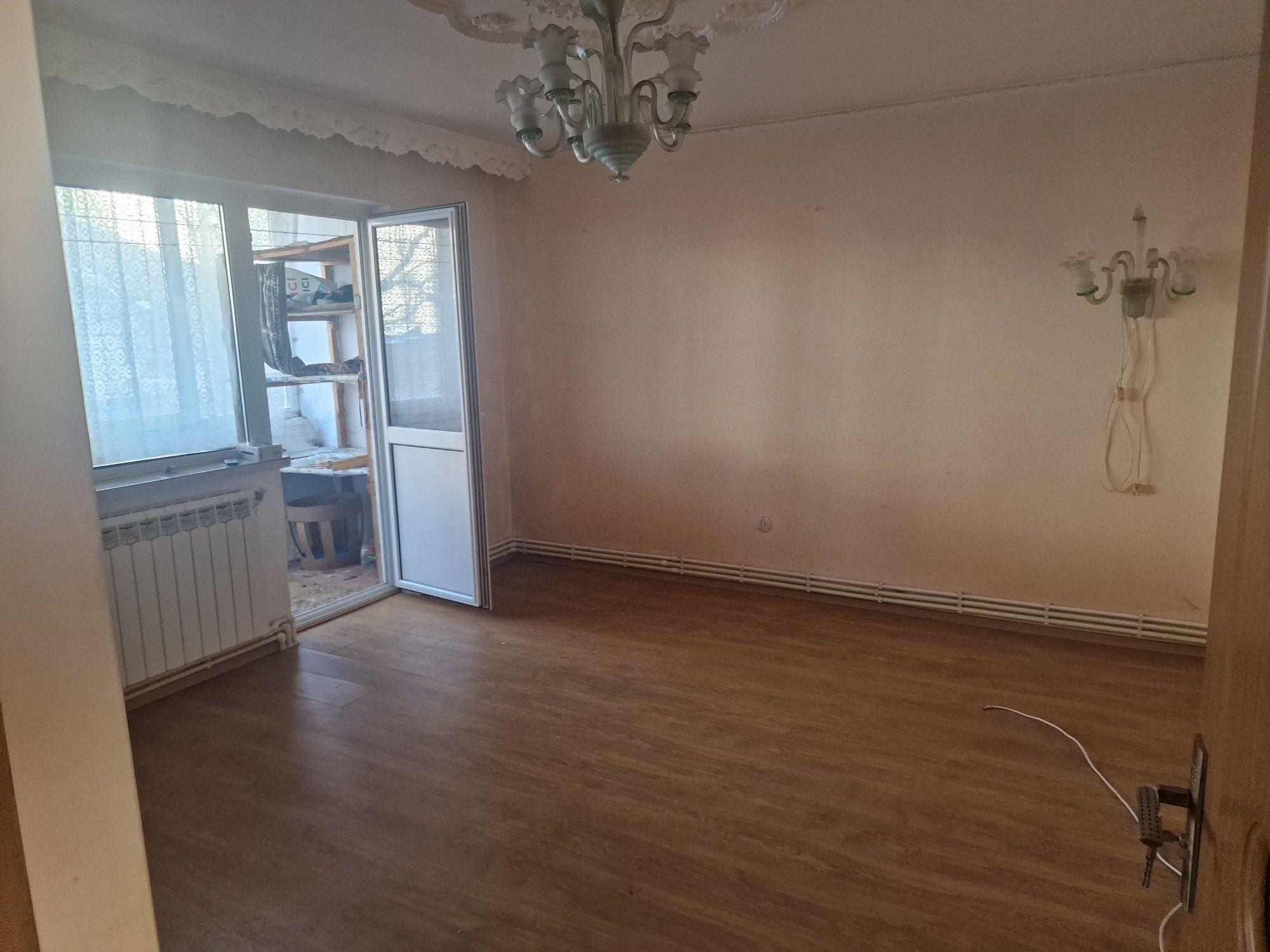 Ap 3 cam, decomandat ,Maratei , 70 mp, centrală proprie, balcon - imagine 1