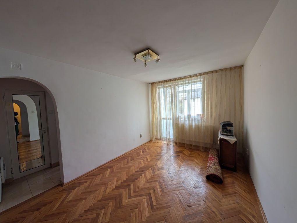 Vand apartament 3 camere Piatra-Neamt - imagine 1