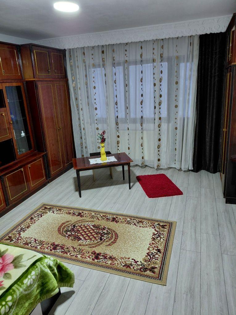 Inchiriez ap. 1 camera  / garsoniera confort 1 decomandata, etaj 1  balcon 4 m, parcare - imagine 1