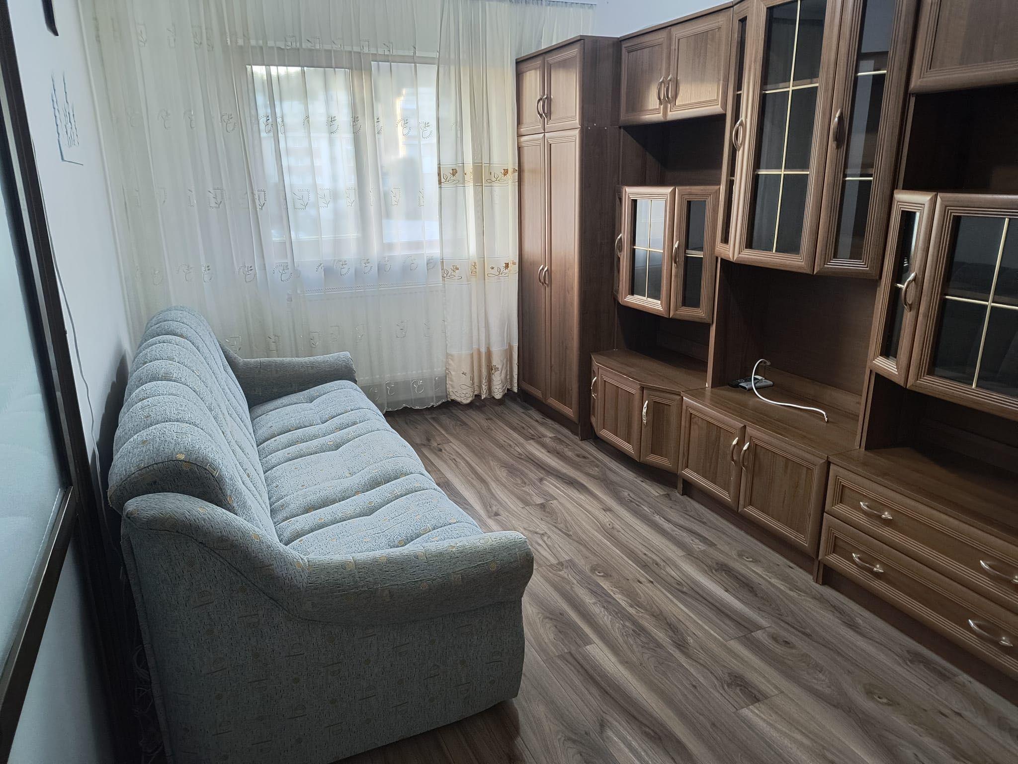 Închiriez apartament cu o cameră situat în bloc de apartamente. - imagine 1
