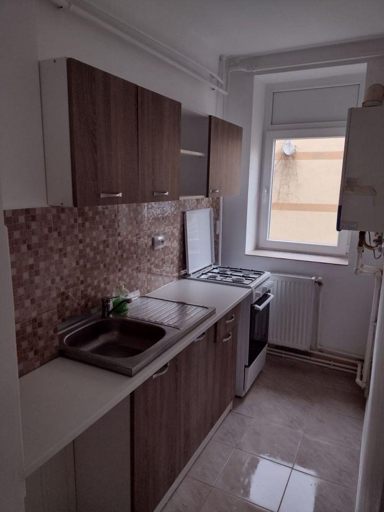 Proprietar inchiriez garsoniera confort 1, cu balcon, in Maratei la D uri., parter inalt