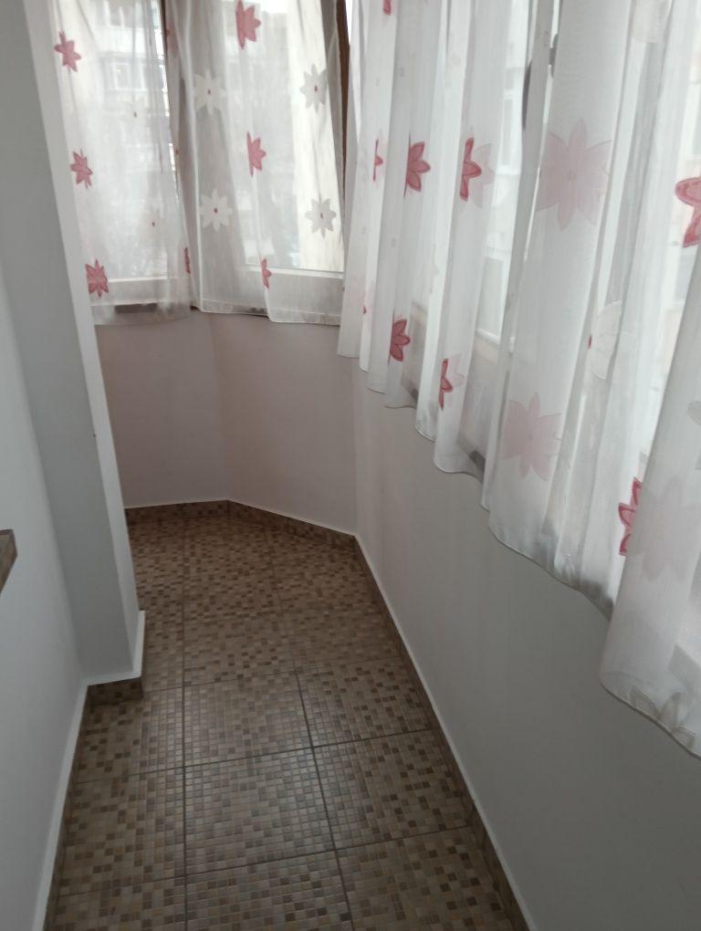 Închiriez apartament cu doua camere  etaj  2 parcare str Petru  Rares 1500 roni !