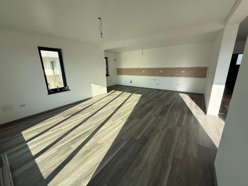 Vânzare Casă 4 Camere + Terasă - Eleganță și Confort - imagine 1