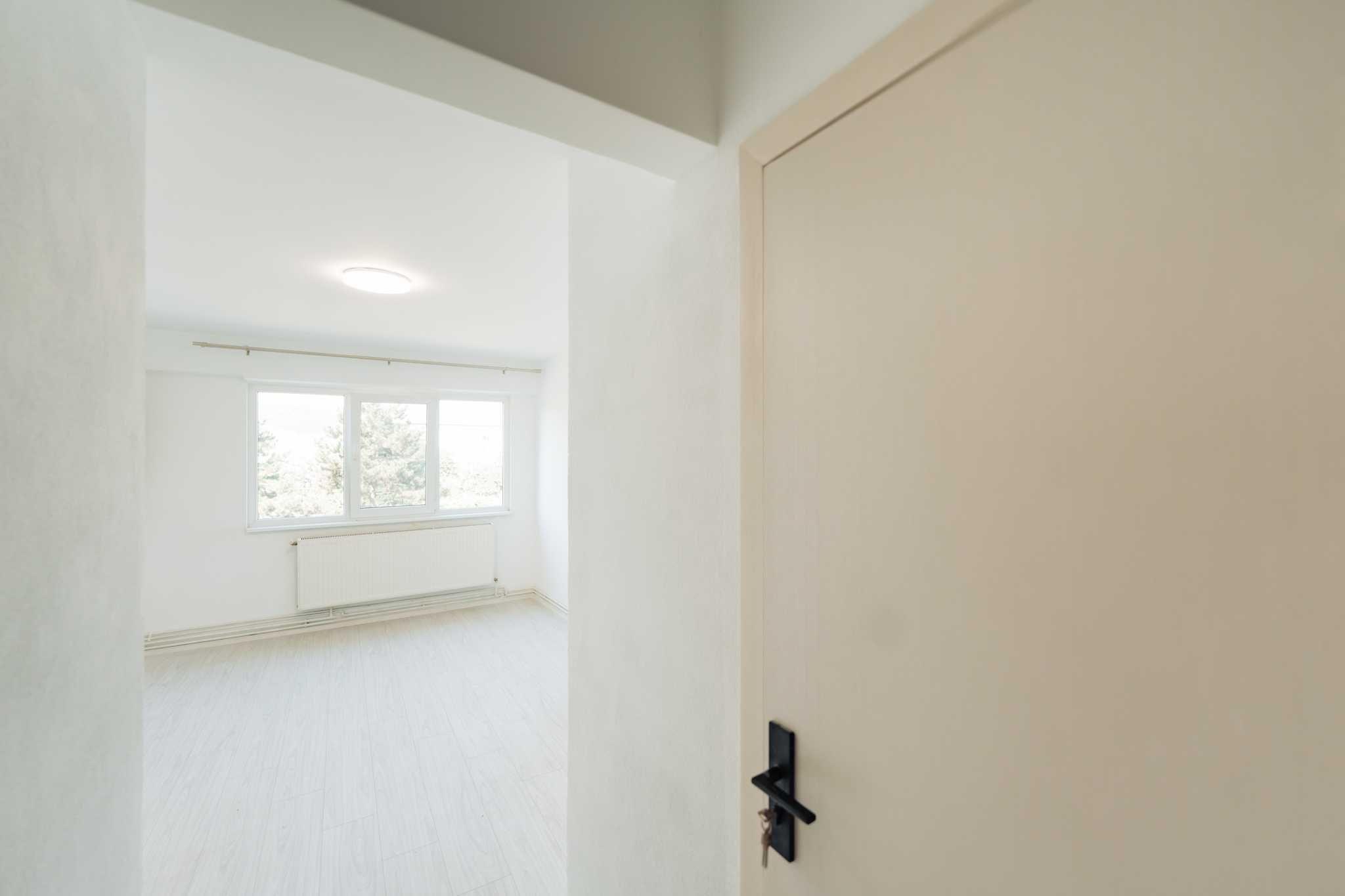 Garsoniera de vânzare - renovata - etaj 3 intermediar - Dragos Voda