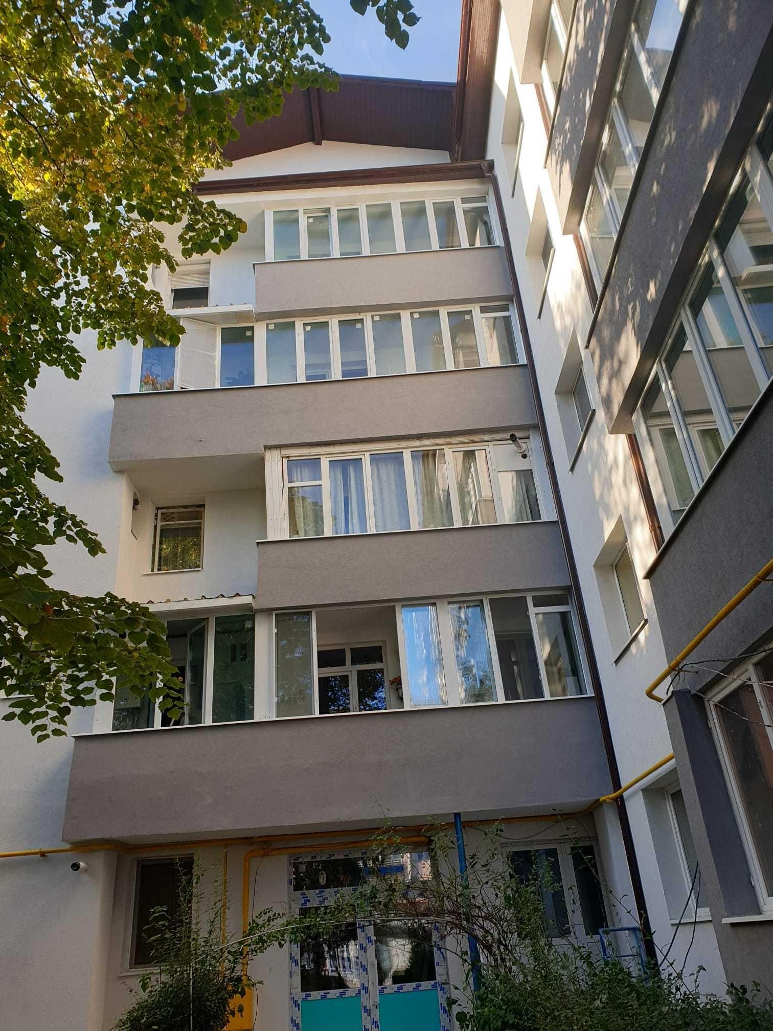 Apartament 3 camere decomandate, 2 balcoane,et. 4, Bdul Decebal,21