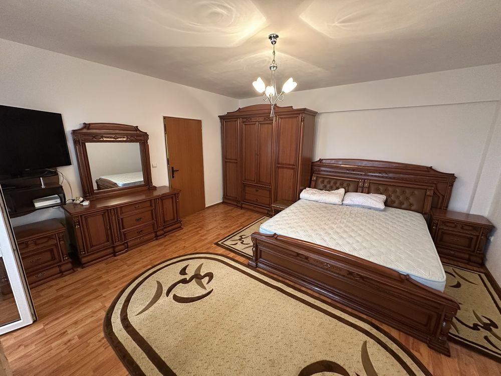 Apartament cu o cameră de închiriat.