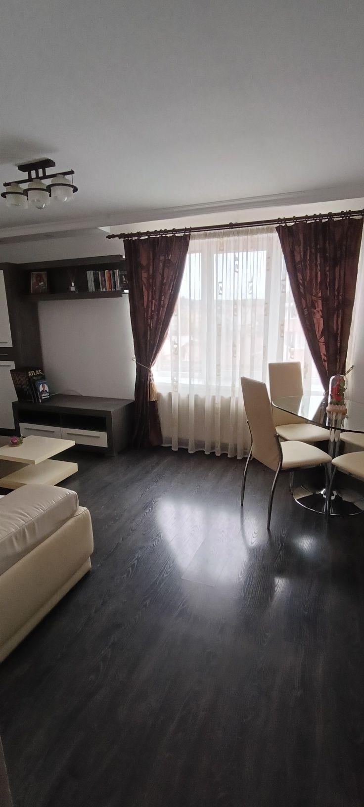 Închiriez apartament 3 camere decomandat