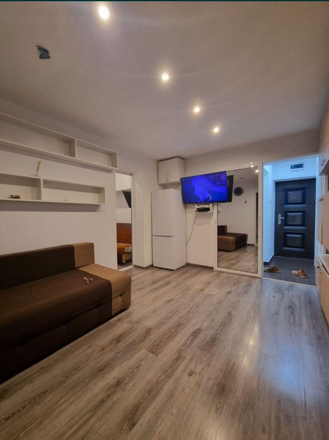 Schimb Garsoniera cu Apartament minim 60 mp, DECOMANDAT In TG-jiu,minim 3 camere,doar etaj 1 maxim 2+diferență din partea mea - imagine 1
