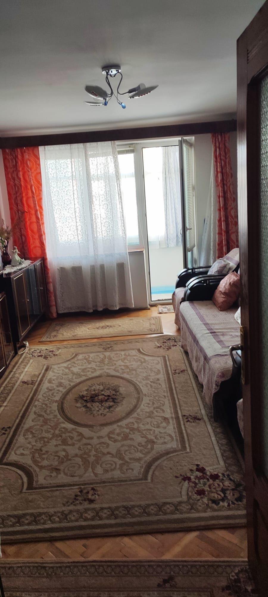 Vand apartament 2 camere strada Unirii