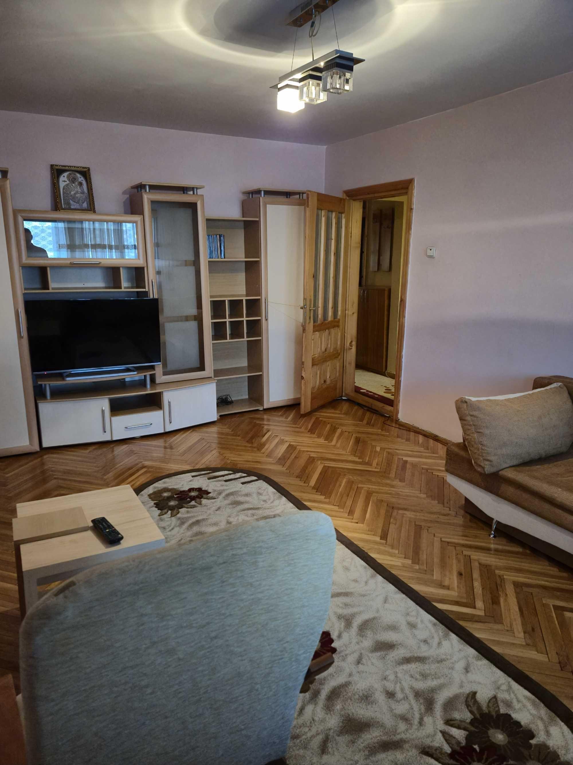 Apartament de vanzare cu 3 camere, decomandat, etaj 2, 70 mp, Zona Centrala - imagine 1