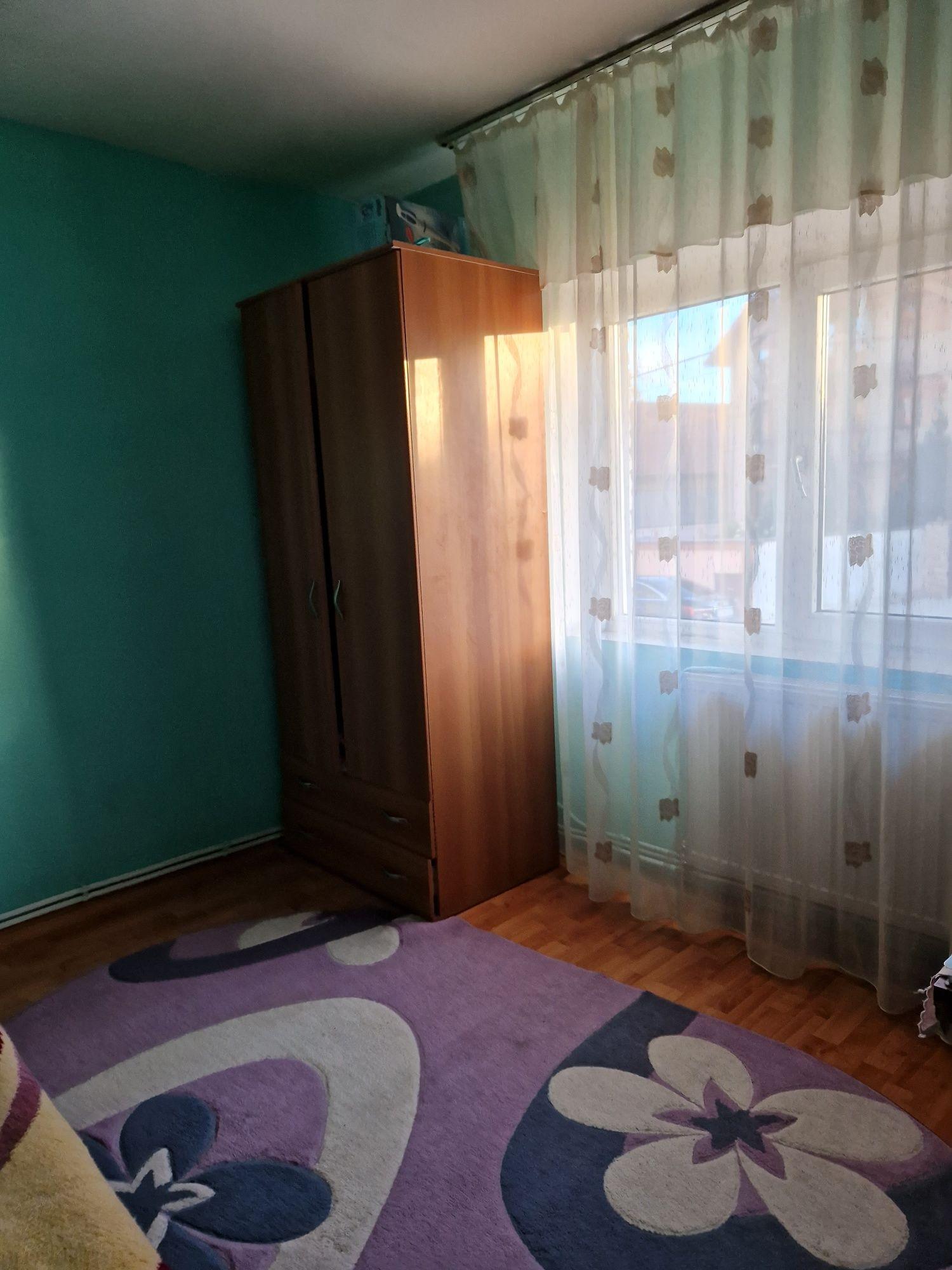 Vand apartam 3 camere - imagine 1