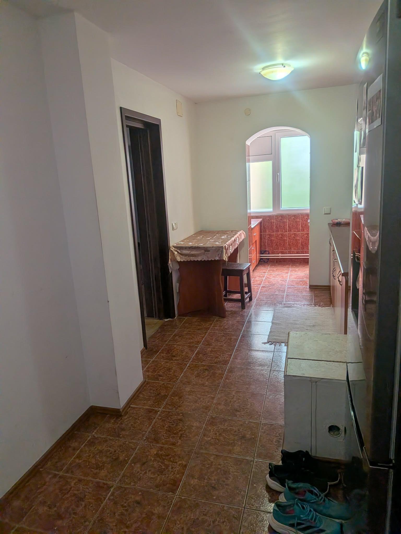 Apartament 3 camere. Târgu-Jiu - imagine 1