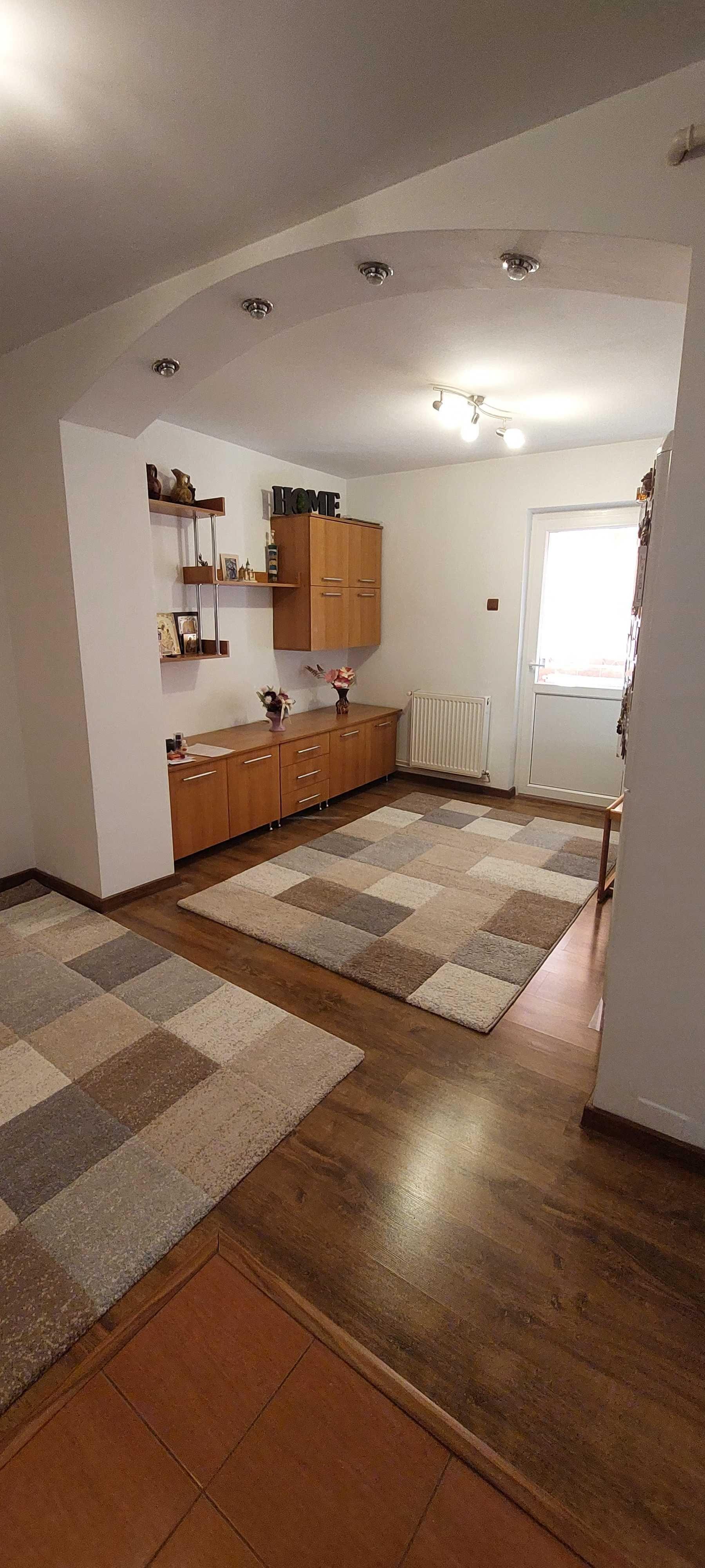 Apartament 3 camere,  etaj 2, 72 mp, linga Piata Mica - imagine 1