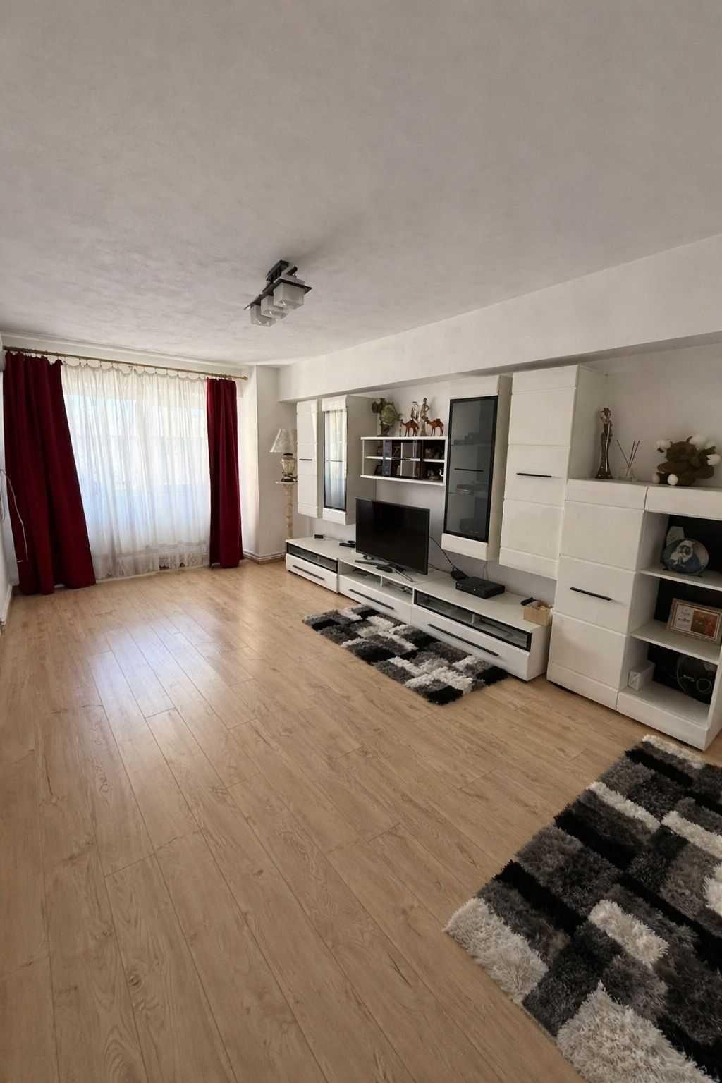 Apartament 4 camere Tg Jiu | Central | Suprafata 88.57 mp | Etaj 1 | Centrala termica | Lift nou / Renovat '19 | Aer conditionat | Cls. energetica B - imagine 1