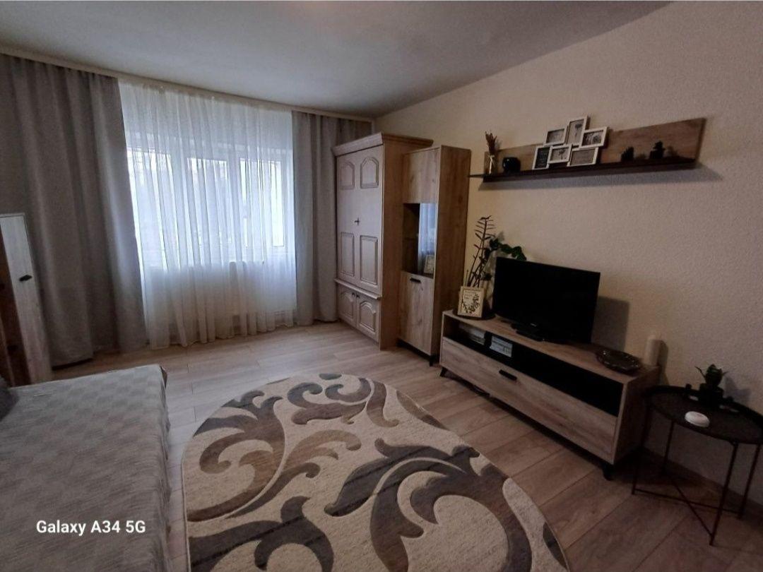 Inchiriez apartament  2 camere zona ULTRACENTRALA - 350 euro - imagine 1