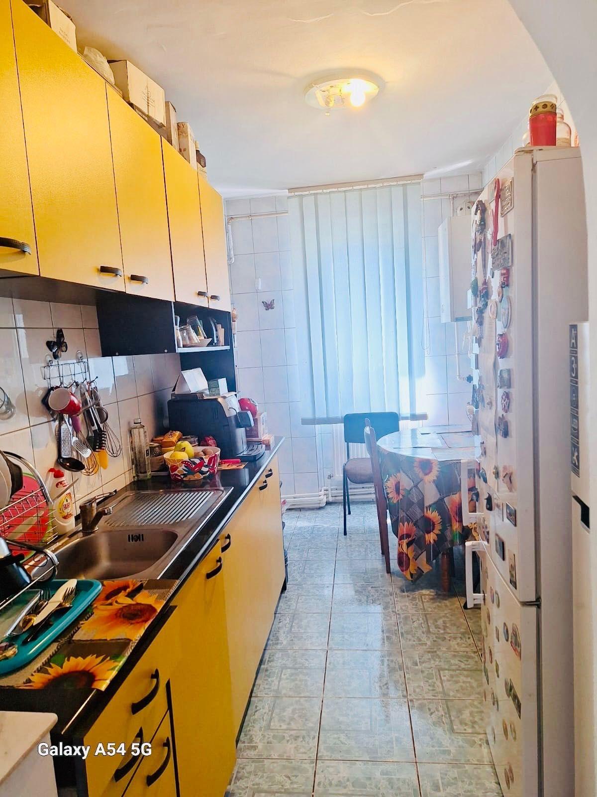 inchiriez apartament 3 camere +mansarda ultra central - imagine 1