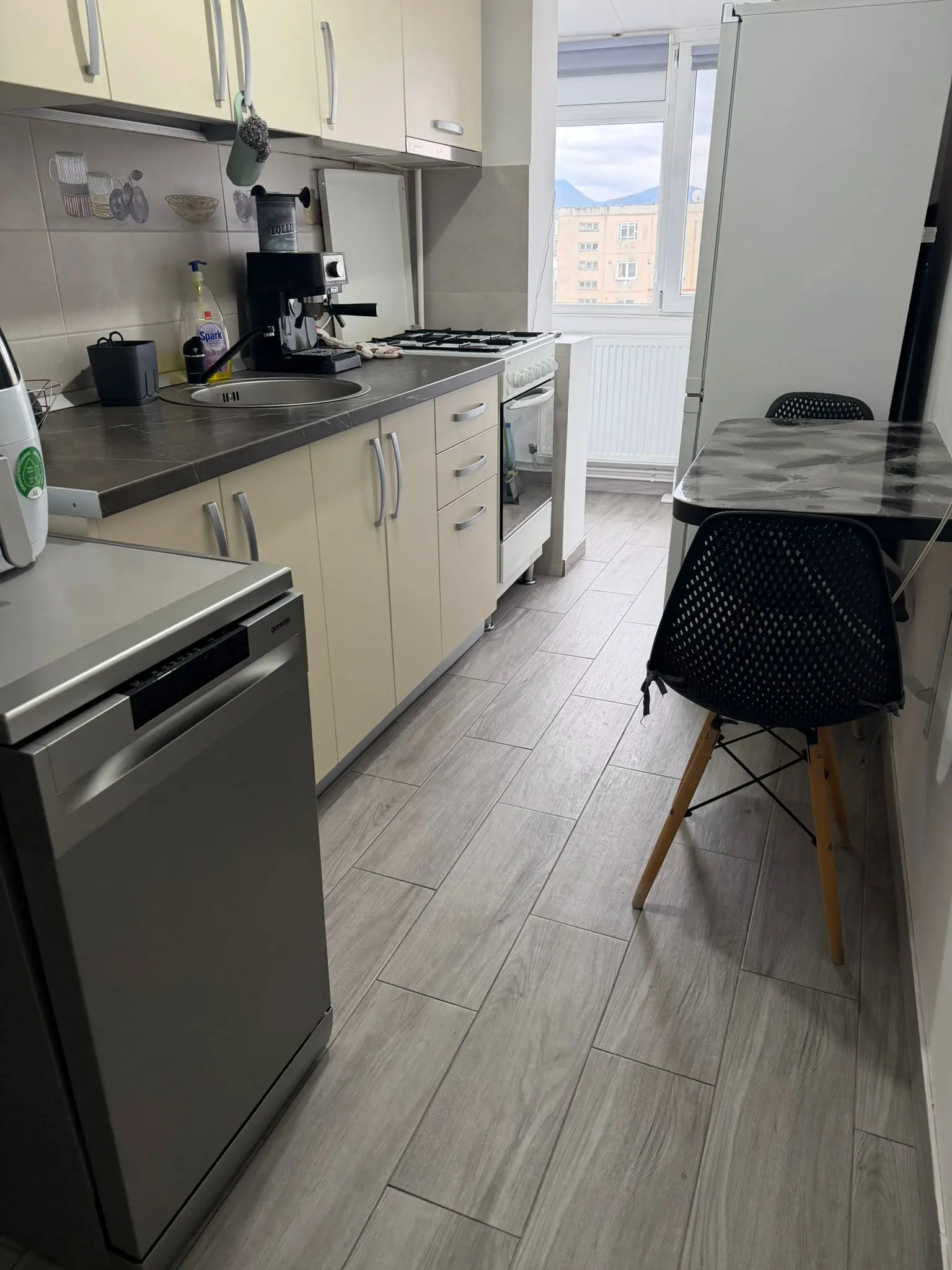 Proprietar dau spre inchiriere apartament
doua camere in zona bartolomeu 50 mp