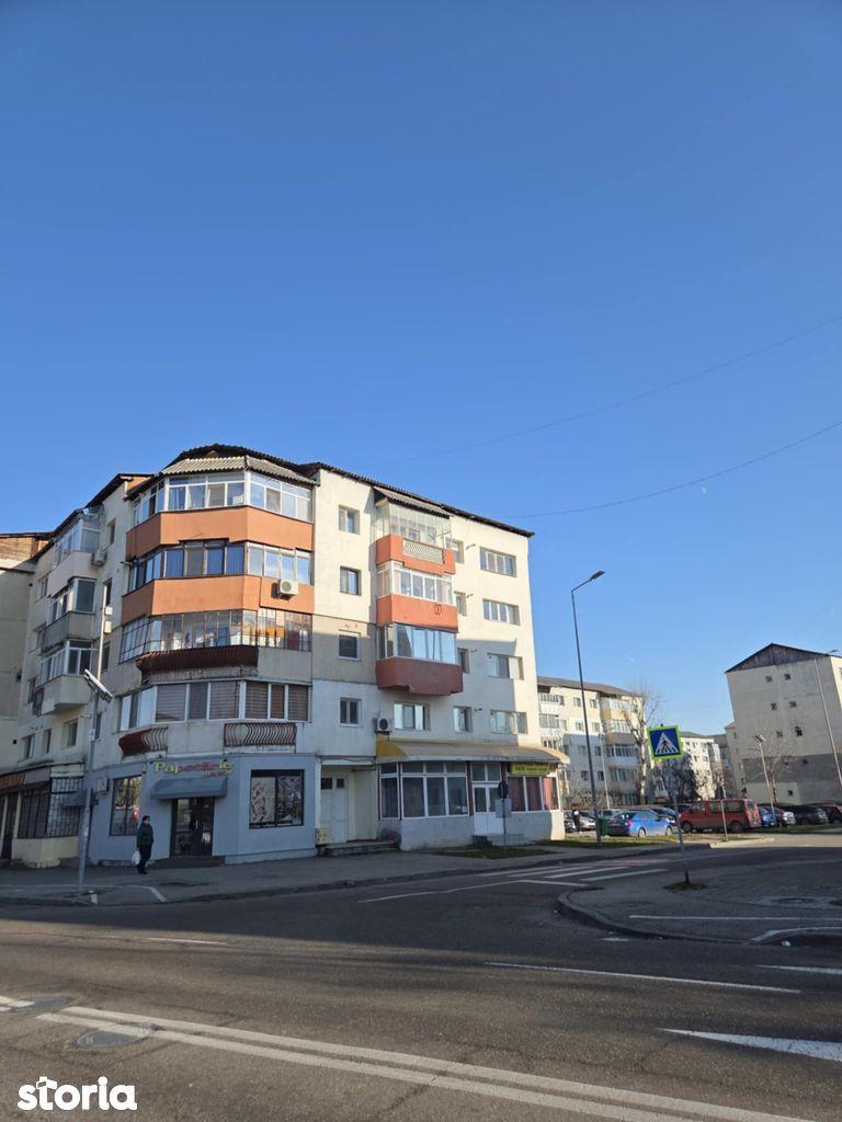 Apartament 2 camere 67mp Micro 11, Decomandat, Izolat termic, Centrala - imagine 1