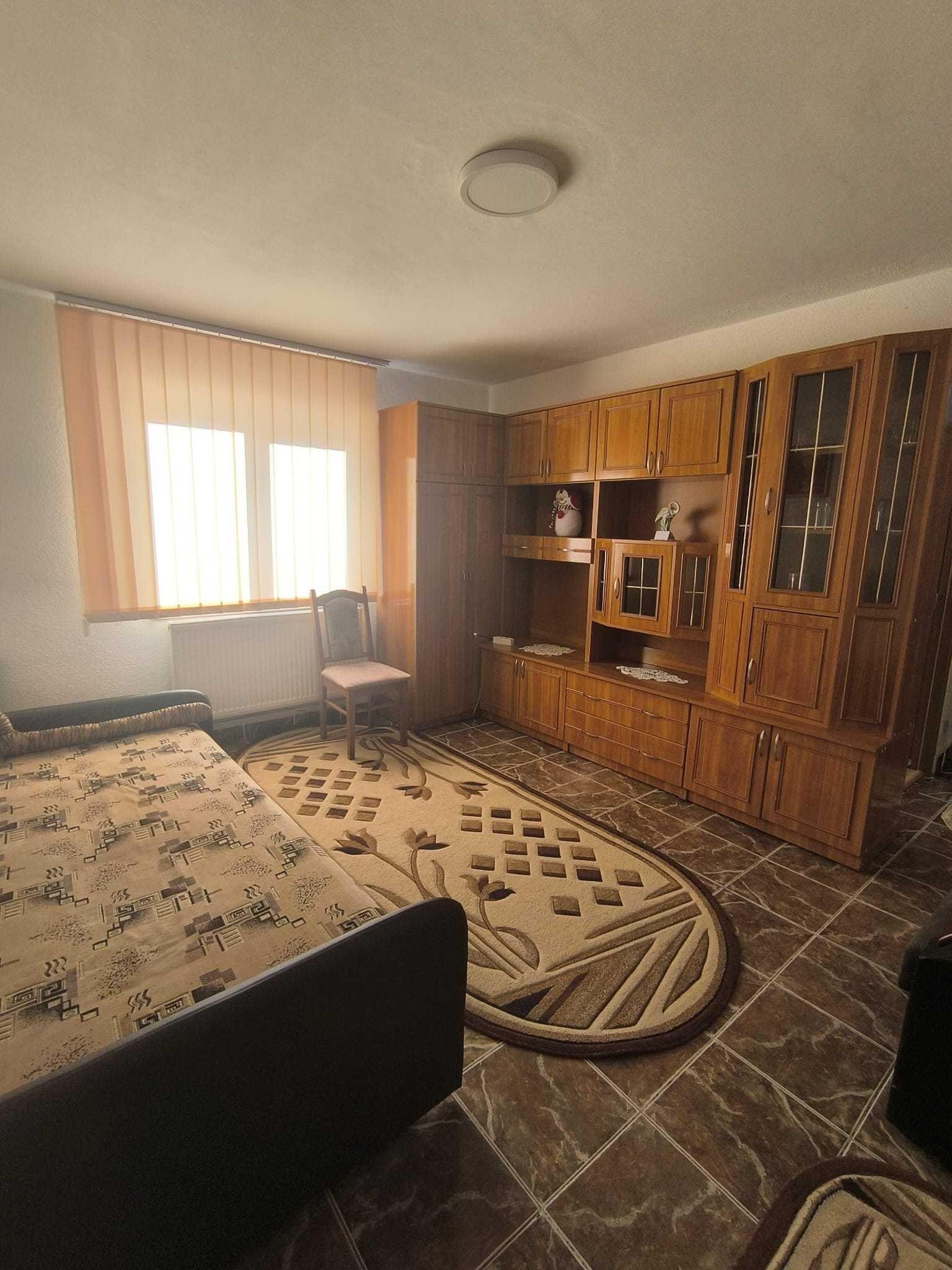 Apartament Micro 6 Targoviste, etaj 1/4, 2 camere, 37mp - imagine 1