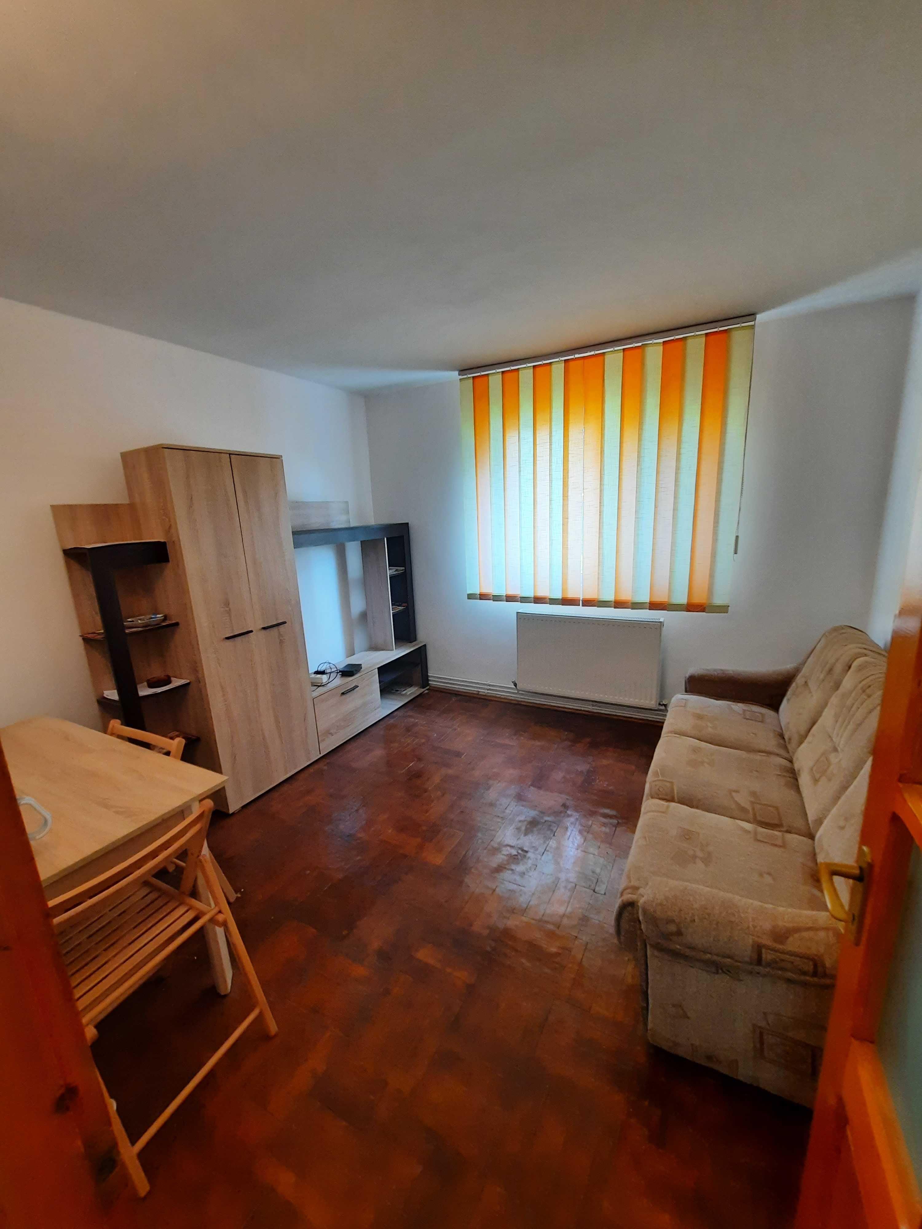 Vand apartament 2 camere pe strada 9 mai - imagine 1