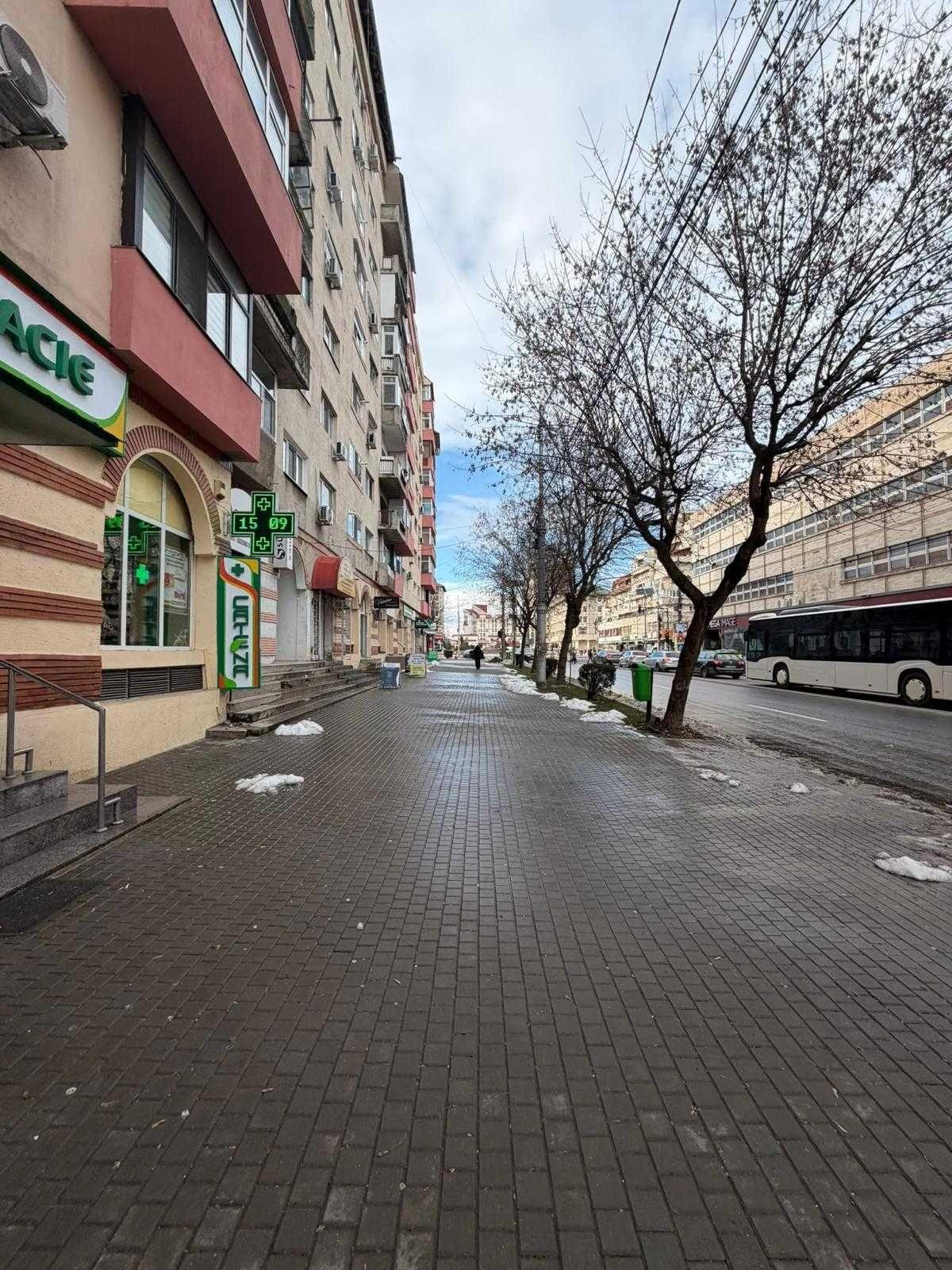 De vânzare apartament  cu 3 camere mobilat în centrul Municipiului Târgoviște  - 115.000 euro - imagine 1