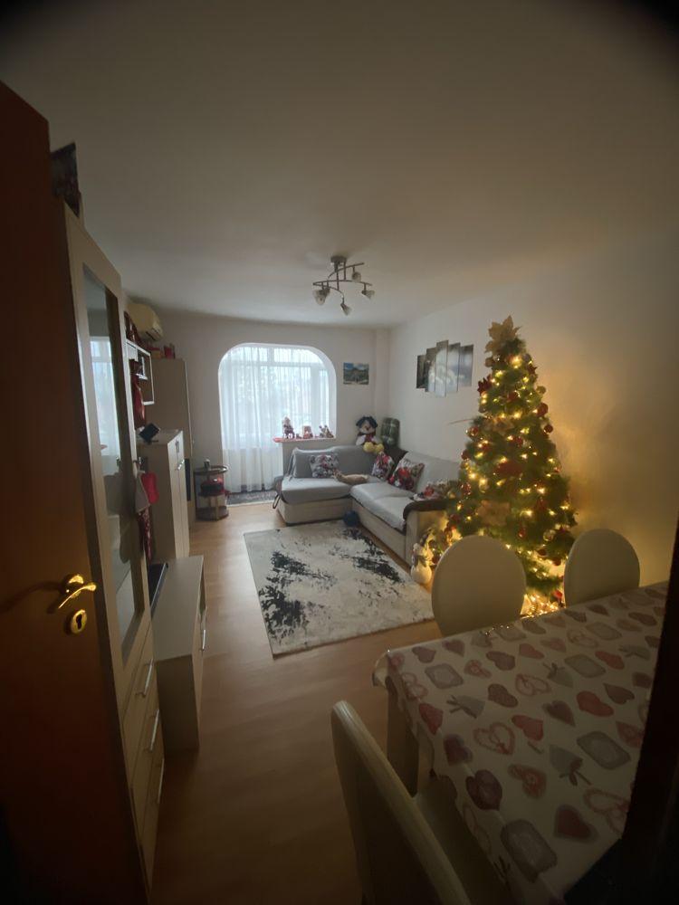 Vand apartament 3 camere- zona centrala - imagine 1