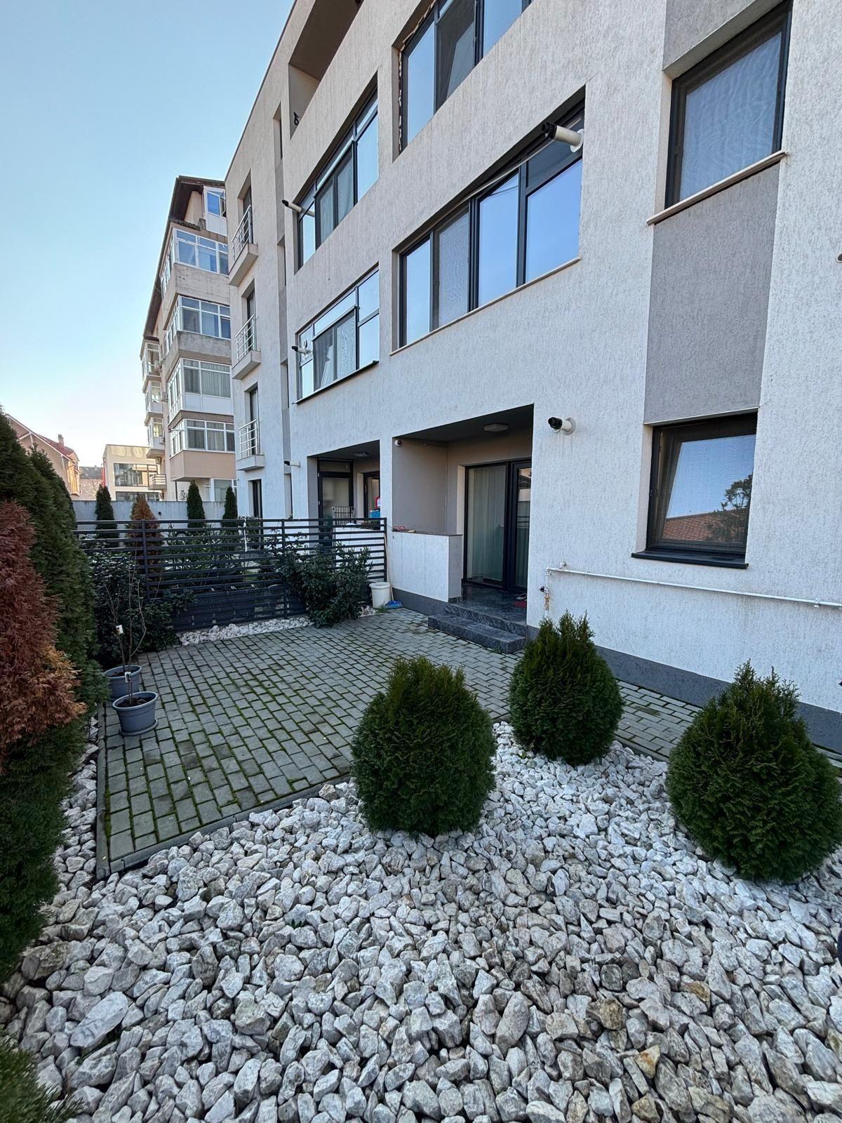 Închiriez apartament 2 camere parter cu gradina și 2 locuri de parcare! - imagine 1