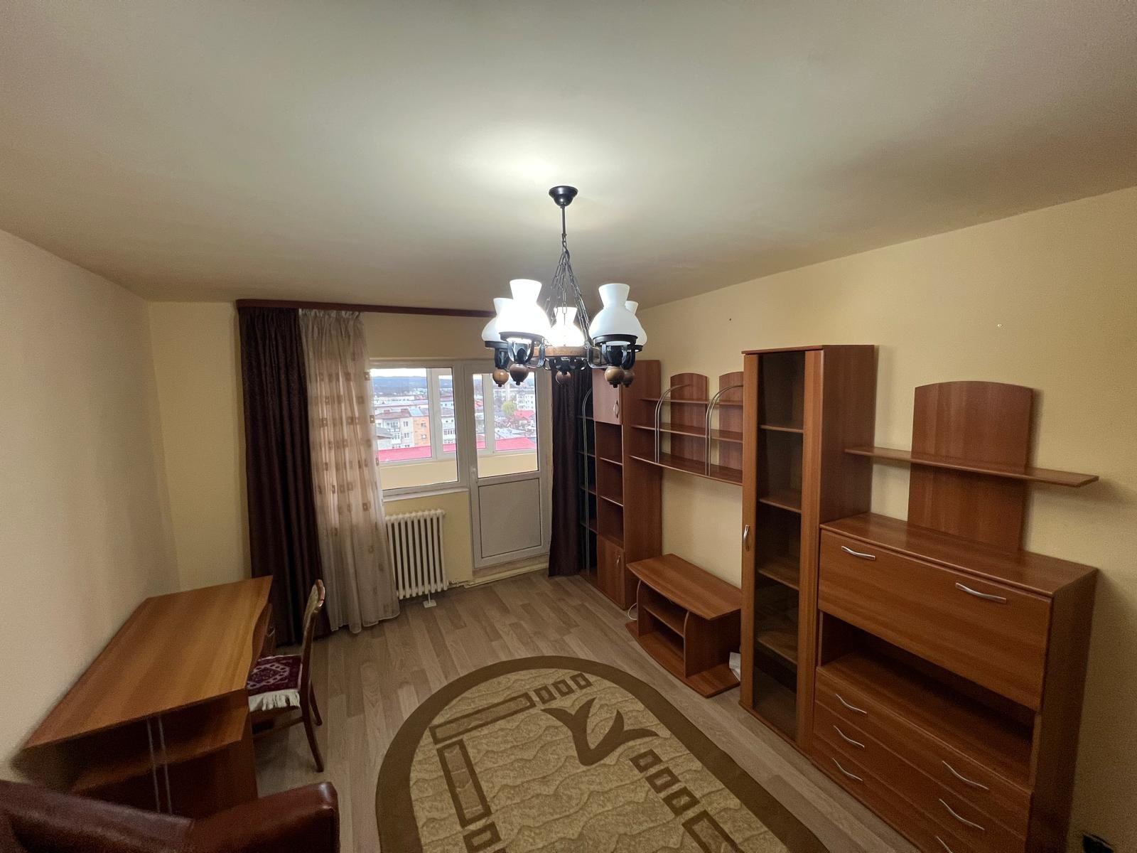 Apartament 3 camere in centru, decomandat, spre inchiriere