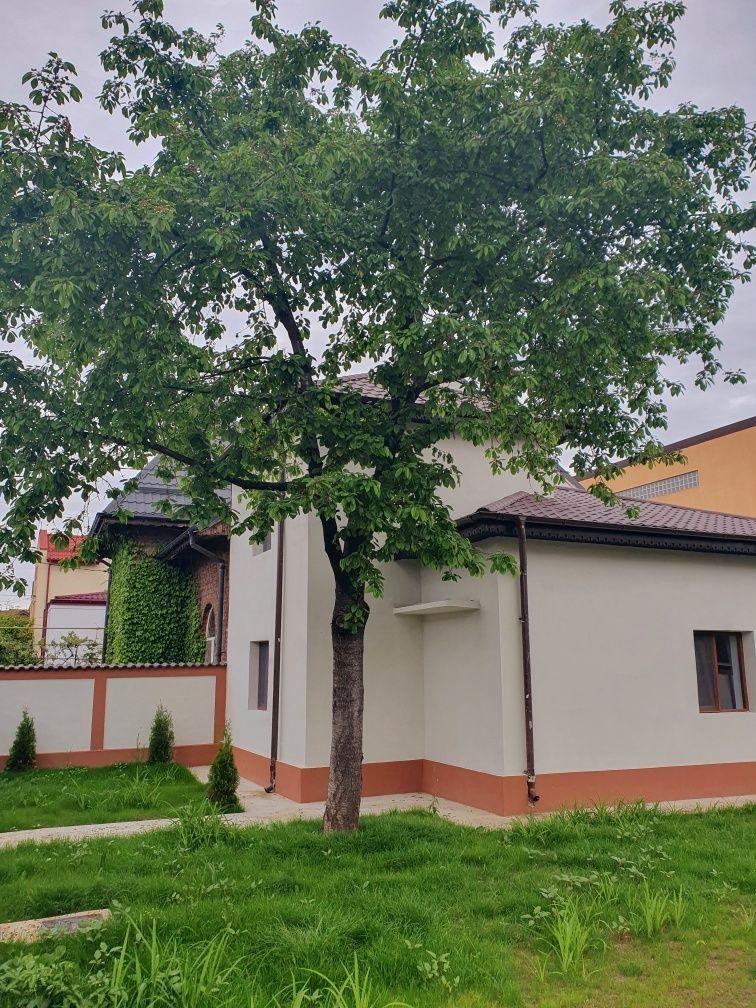 OPORTUNITATE! Casă în zona centrală Tîrgoviște - imagine 1
