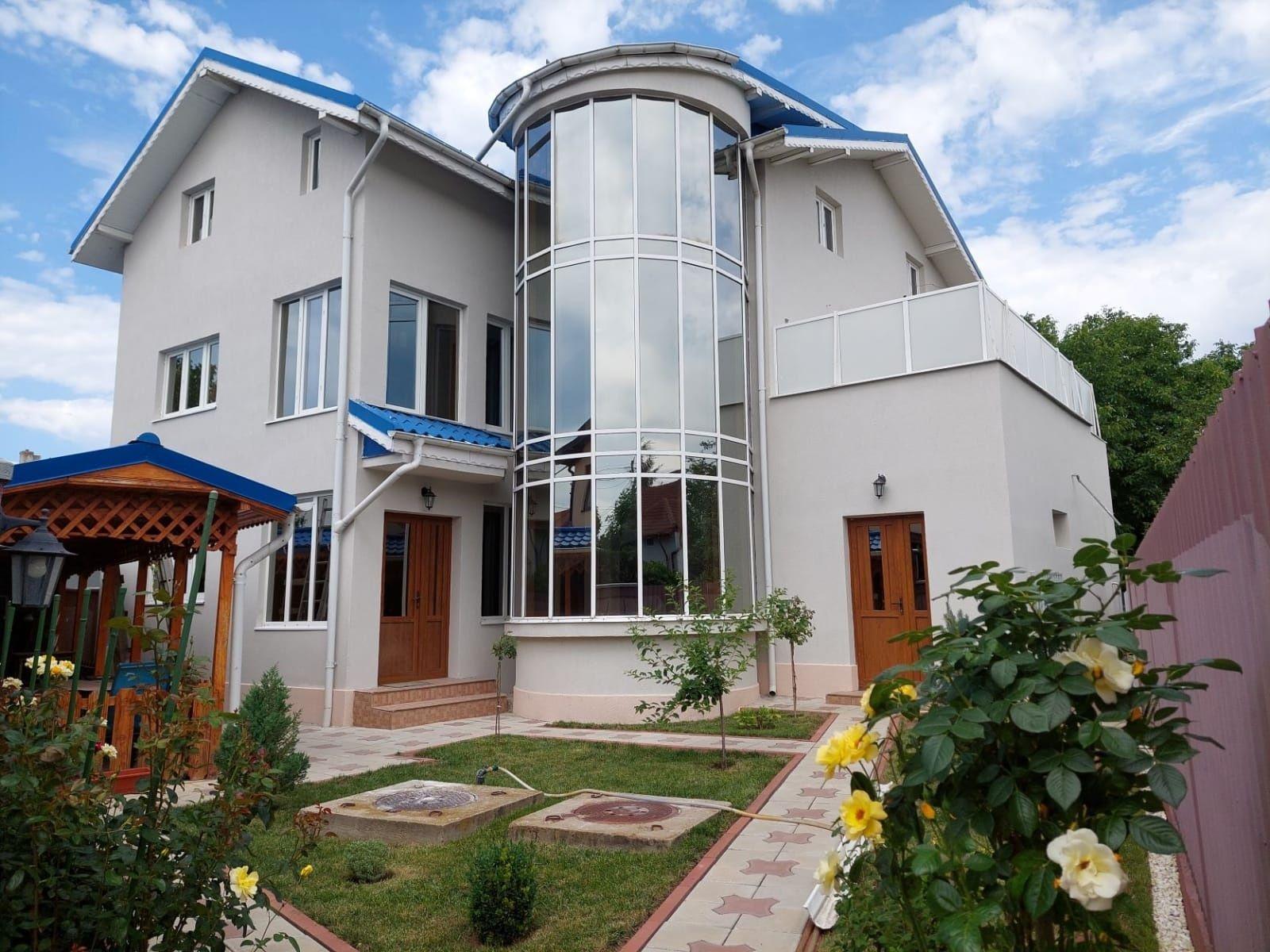 Vând casa în Târgoviște, zona liniștită. - imagine 1