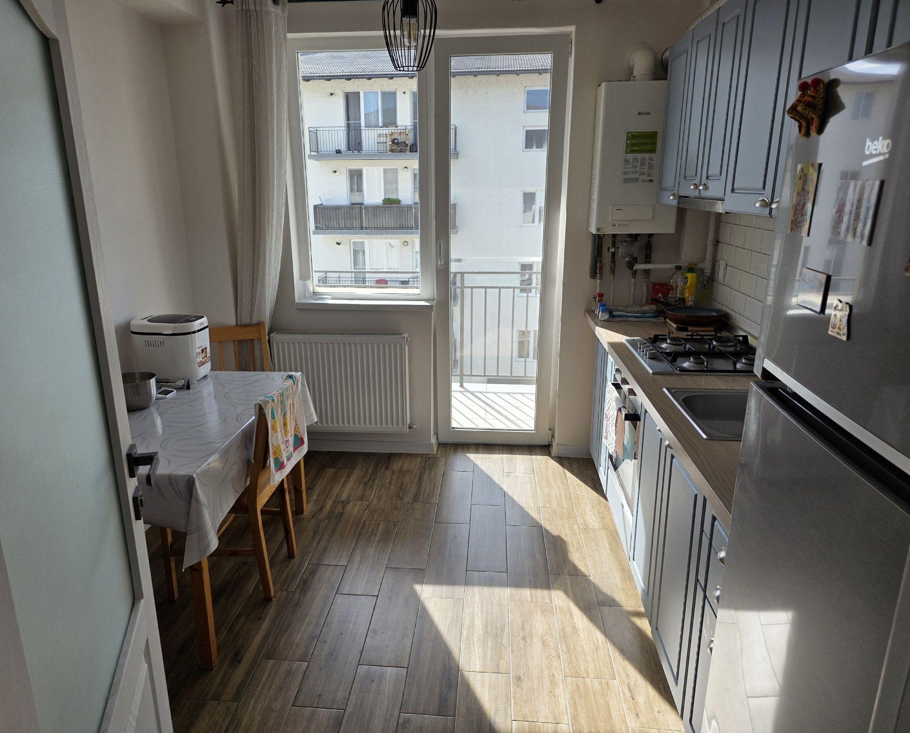 Vand apartament cu 2 camere