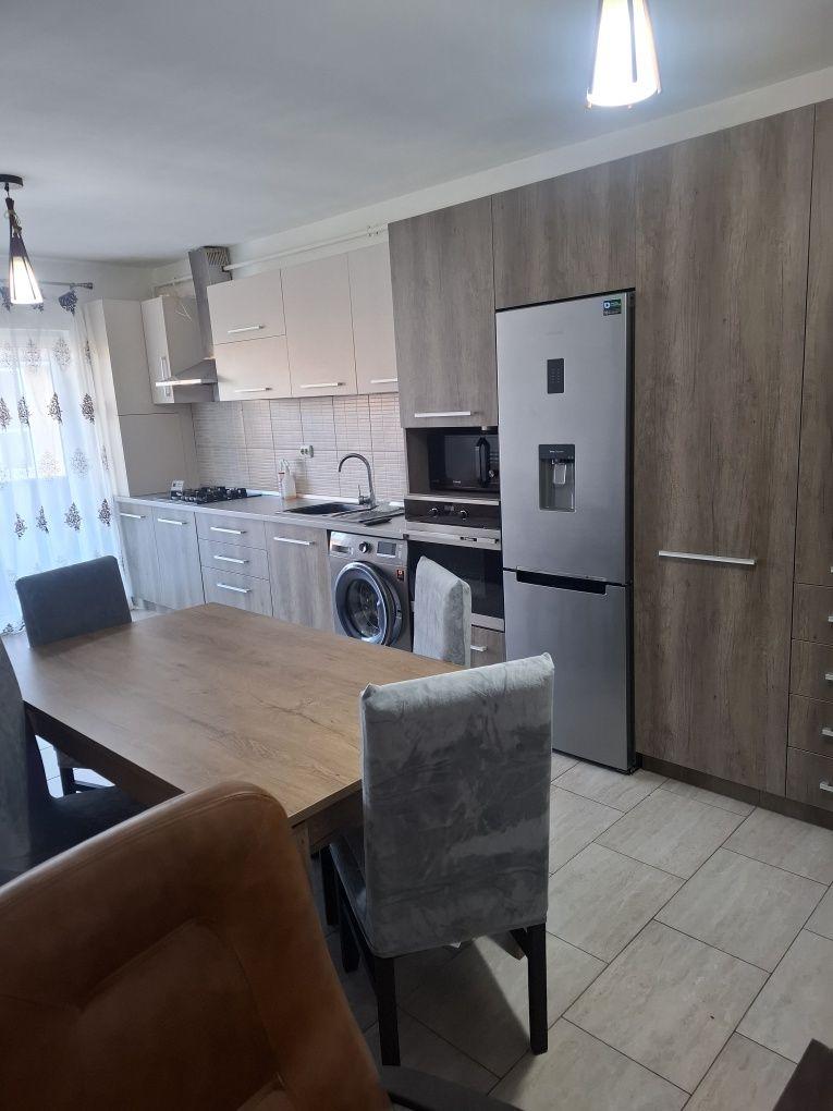 Închiriez apartament Florești