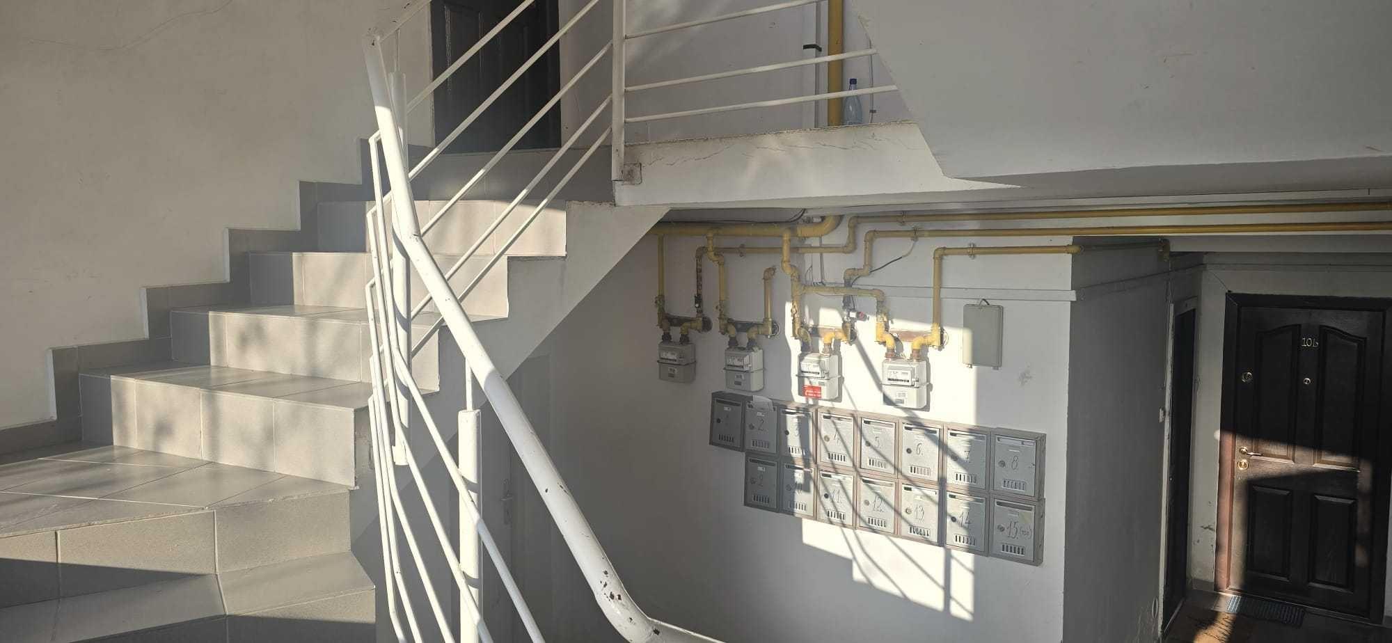 Dau în chirie apartament cu o cameră