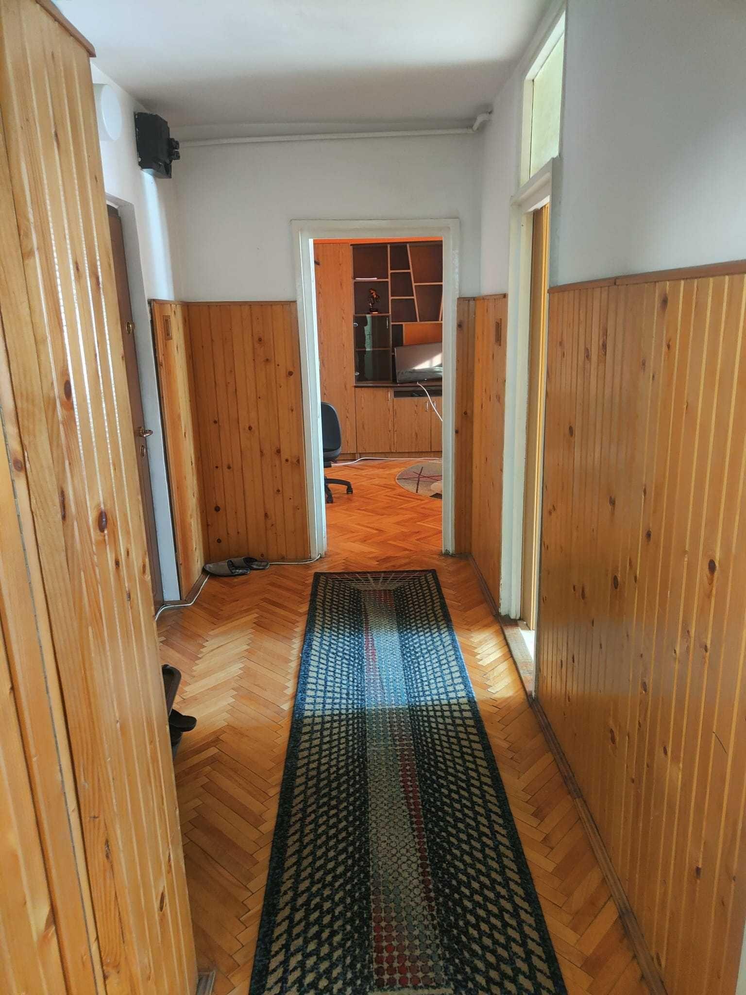 Inchiriez apartament 2 camere, calea Dorobantilor etaj 8 in spate la piata Marasti.