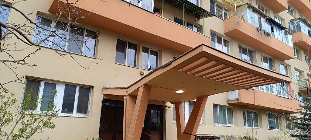 PF închiriez apartament