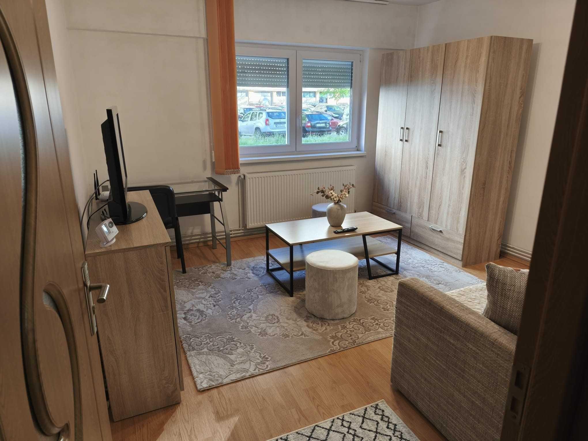 Dau în chirie garsonieră cf.I, la parter din 4 în bloc de garsoniere, în cartierul Dâmbul Pietros. - imagine 1