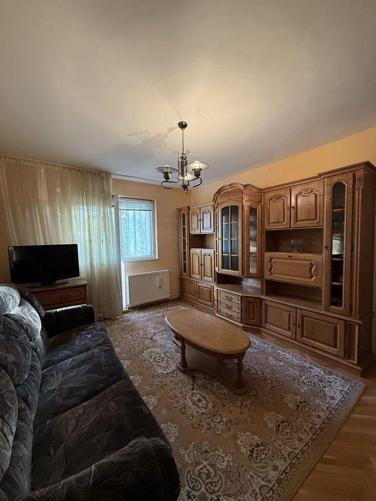 Apartament 3 camere, semidecomandat, etaj 3/4, parcare – Barbu Lăutaru, cartier Astra, Brașov
