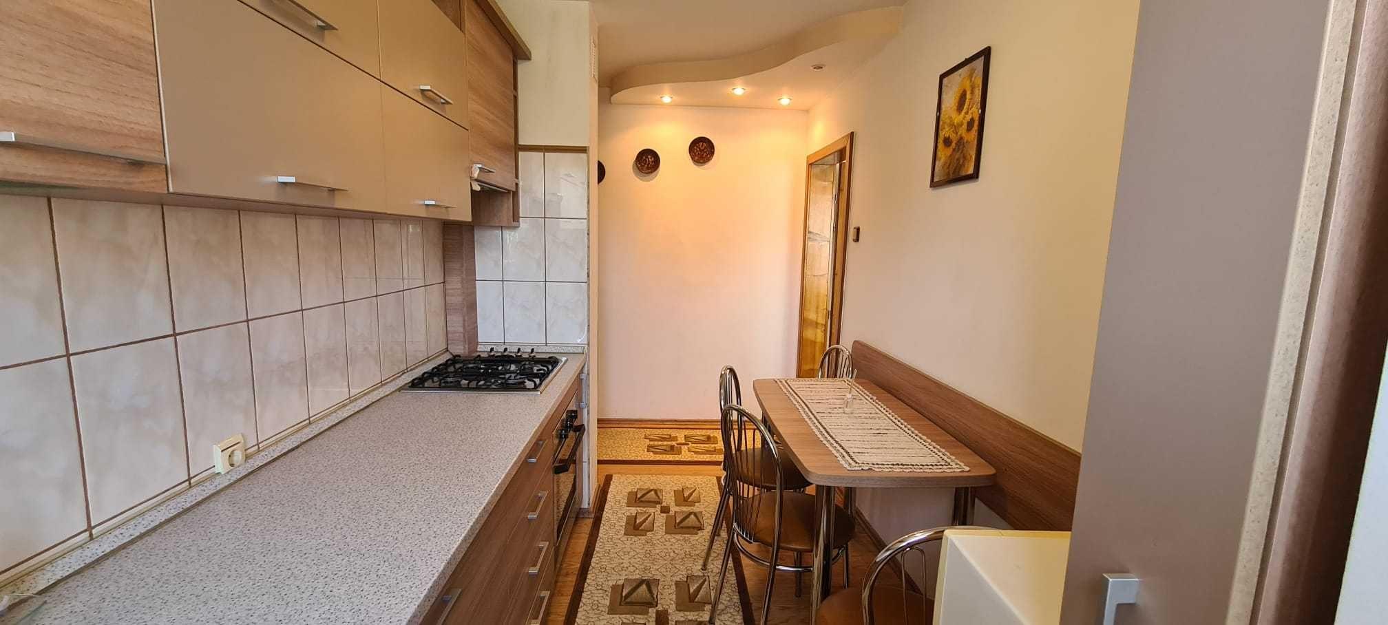 Apartament 3 camere de închiriat