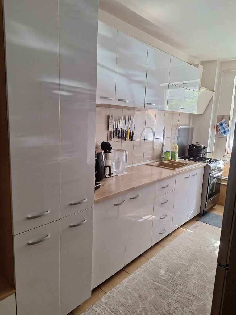 Central,2 camere,avantaje multiple,renovat,balcon construit,centrală proprie