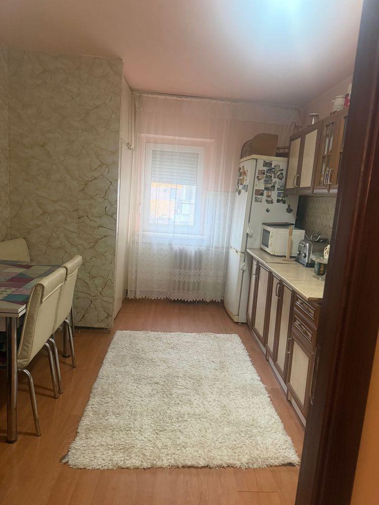 Apartament 4 camere decomandate