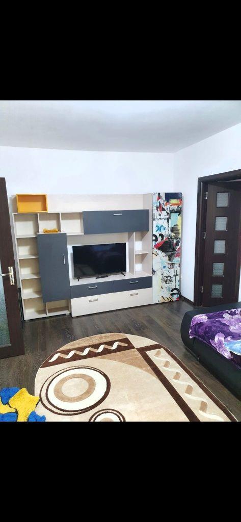 Închiriez apartament