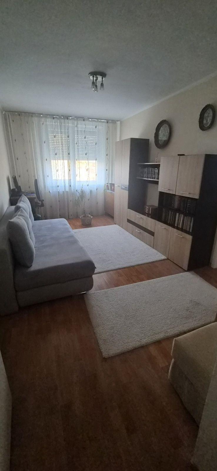 Apartament 2 camere, Velenta,  Etaj 3 , Zona linistita,  Aproape de centru