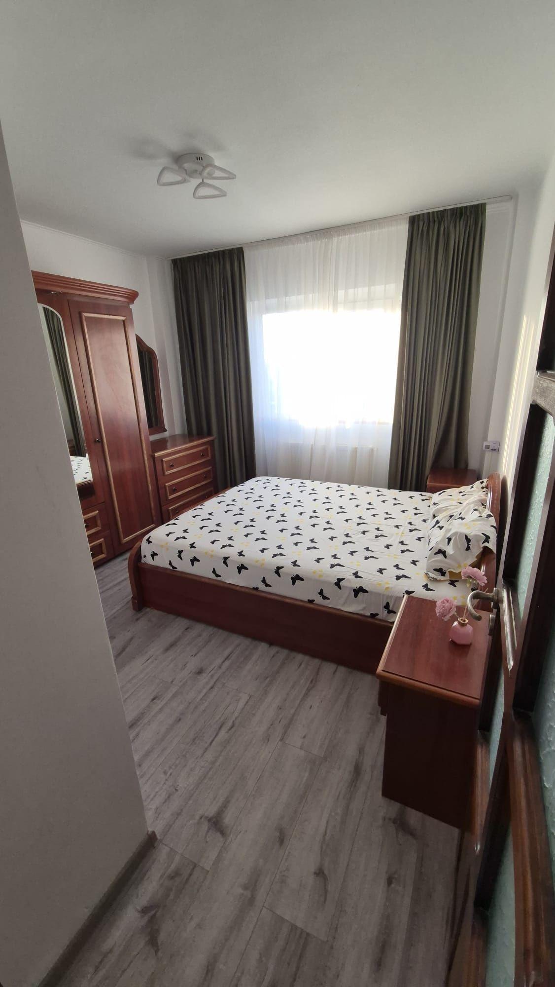 Inchiriez apartament 3 camere