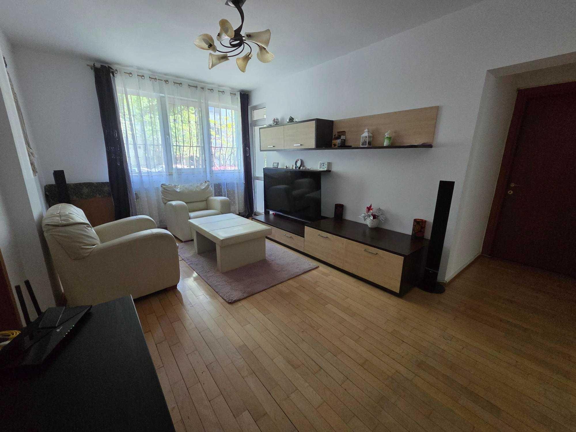 Apartament 3 camere Pajura, parcare, centrală proprie, mobilat