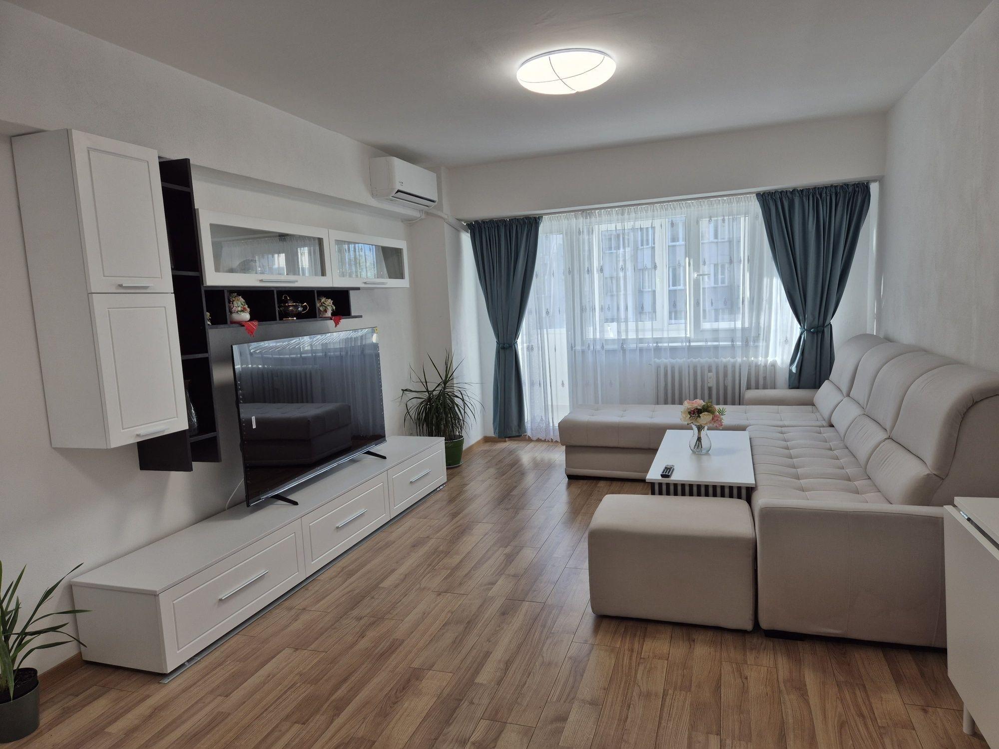 Închiriere 3 camere, Piata Victoriei, nou renovat - imagine 1