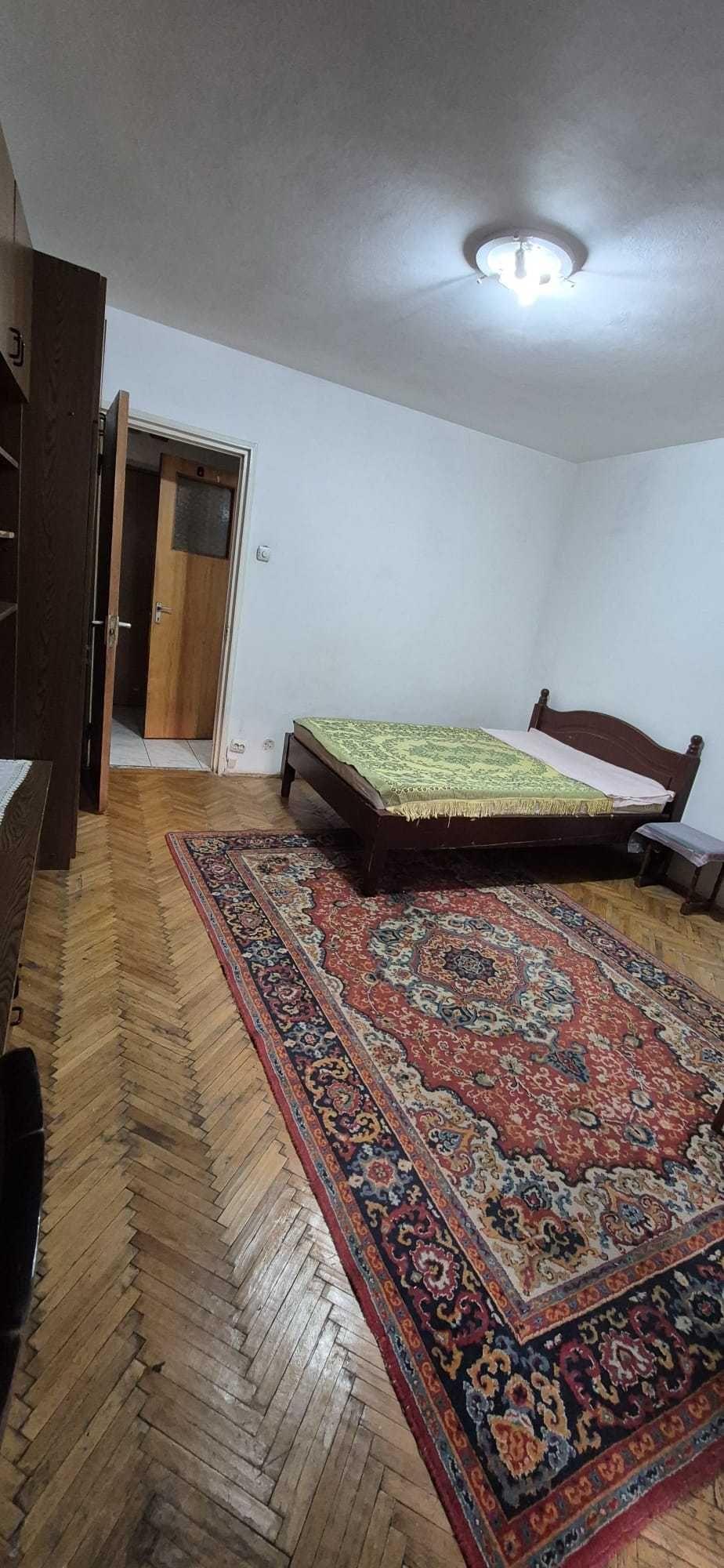 Închiriez garsonieră