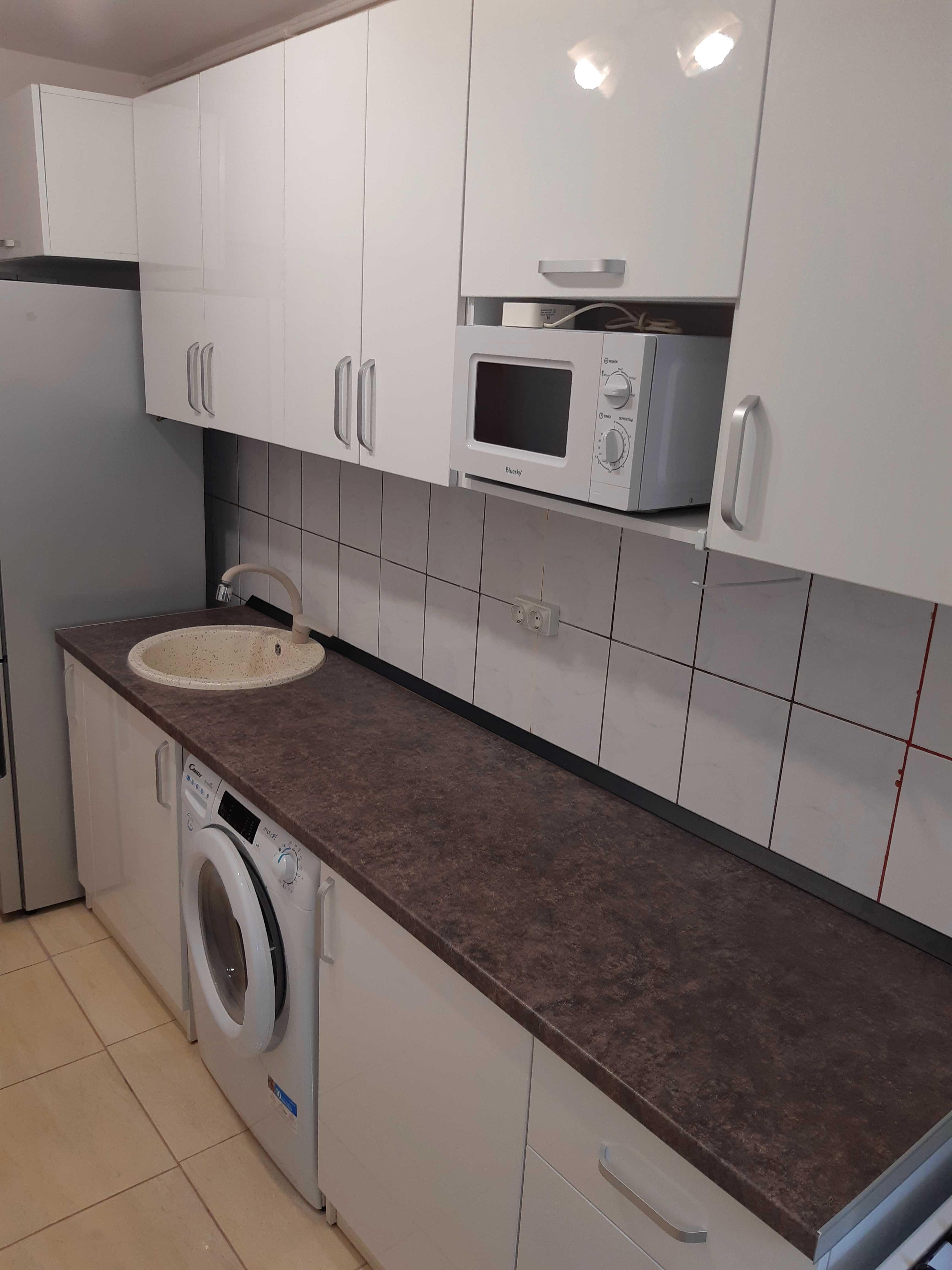 Proprietar inchiriez garsoniera langa metrou Piata Sudului