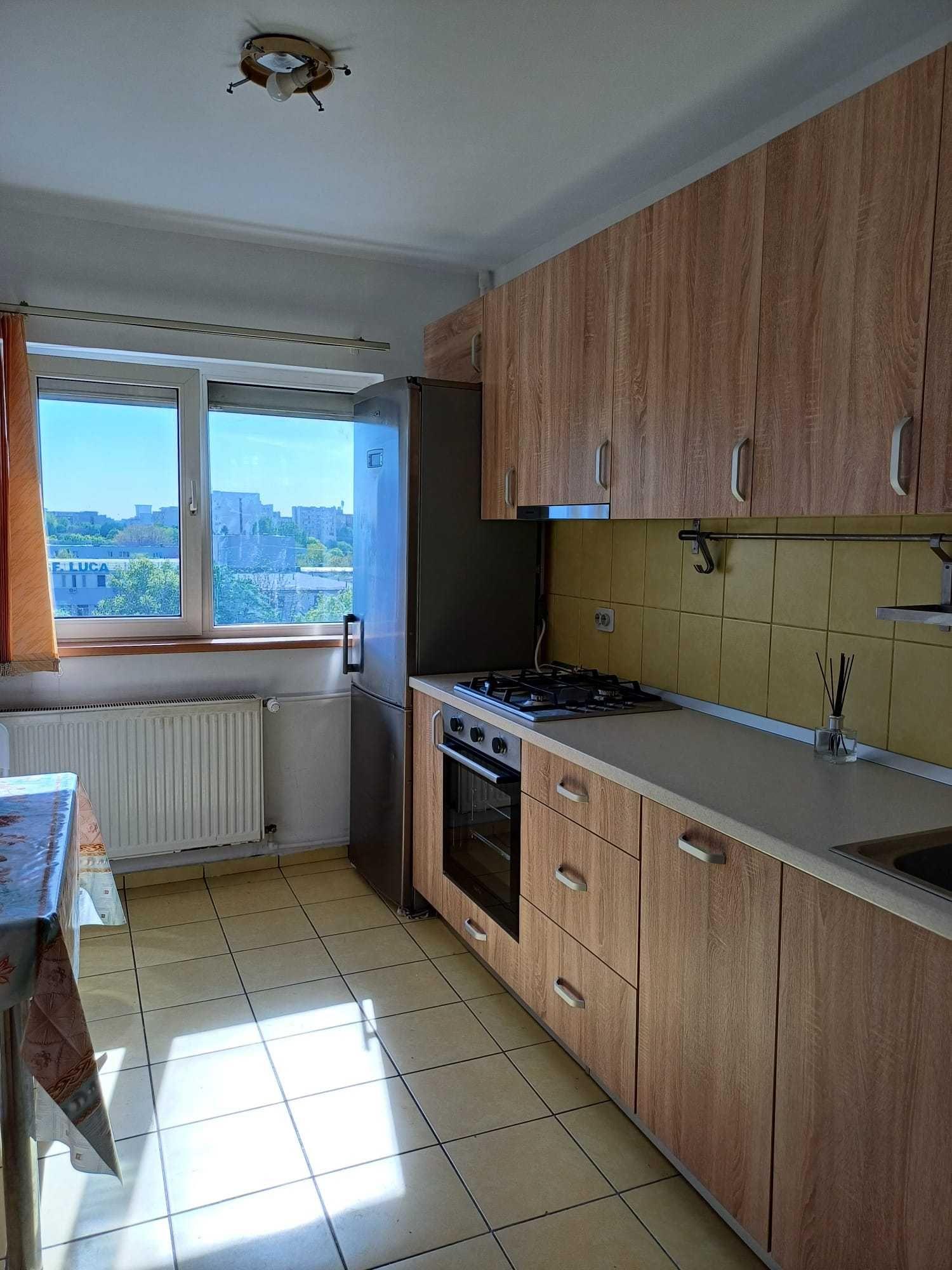 Inchiriez 3 camere pe termen lung