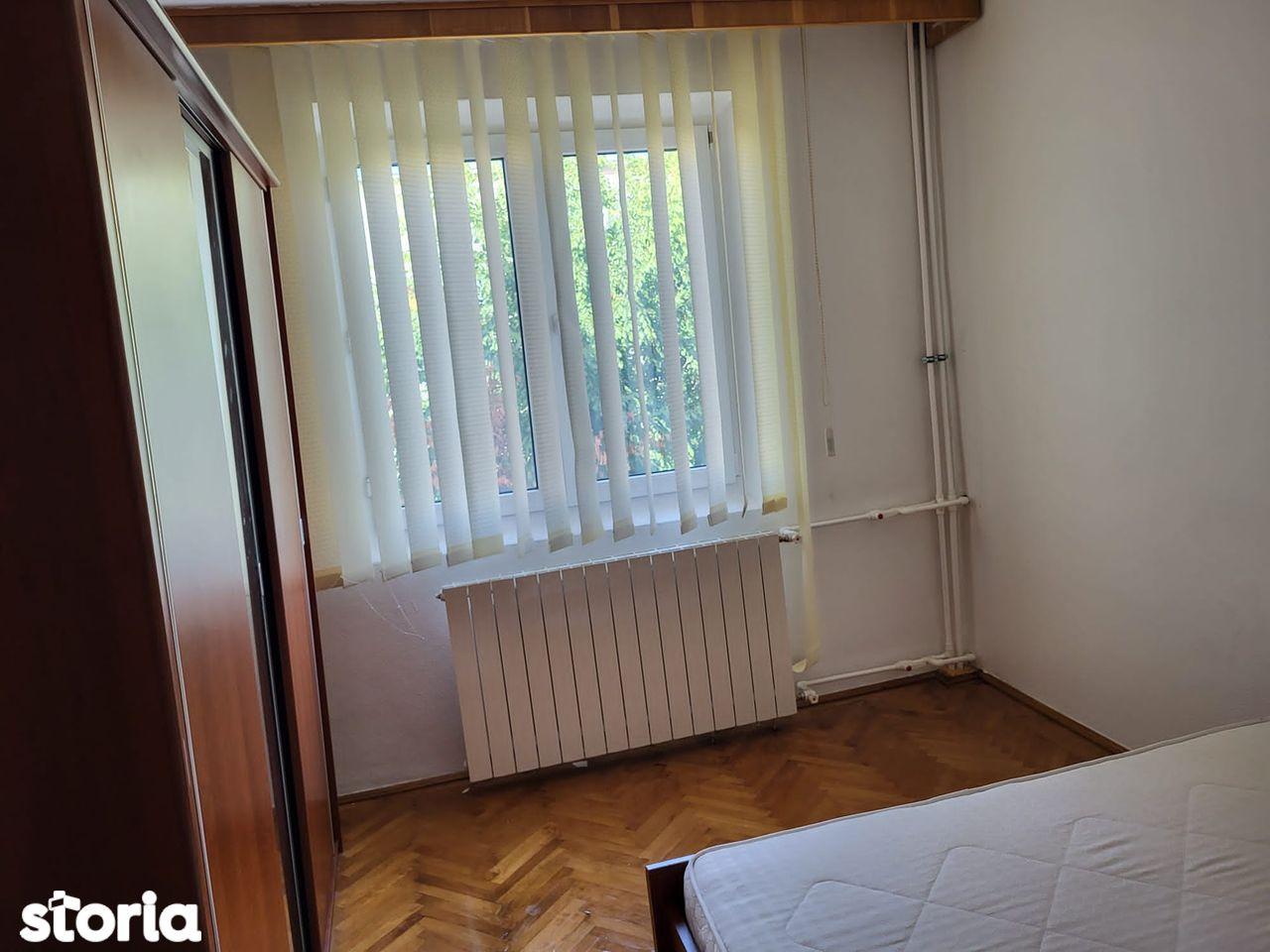 Proprietar închiriez apartament 4 camere - imagine 1